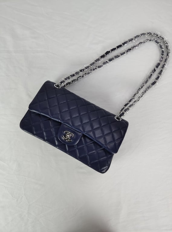 CHL CLASSIC MEDIUM LAMBSKIN FLAP NAVY AND SILVER 25CM