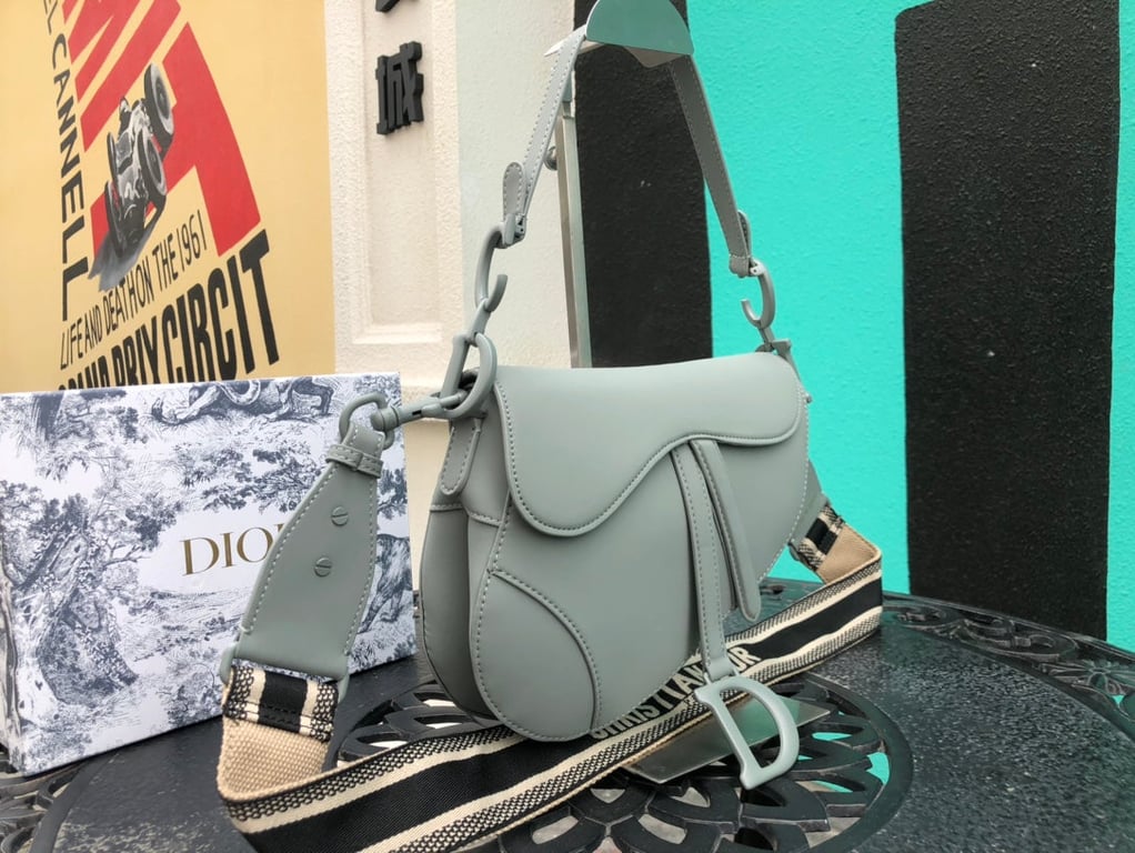 DIR SADDLE ULTRA MATTE CALFSKIN GREY