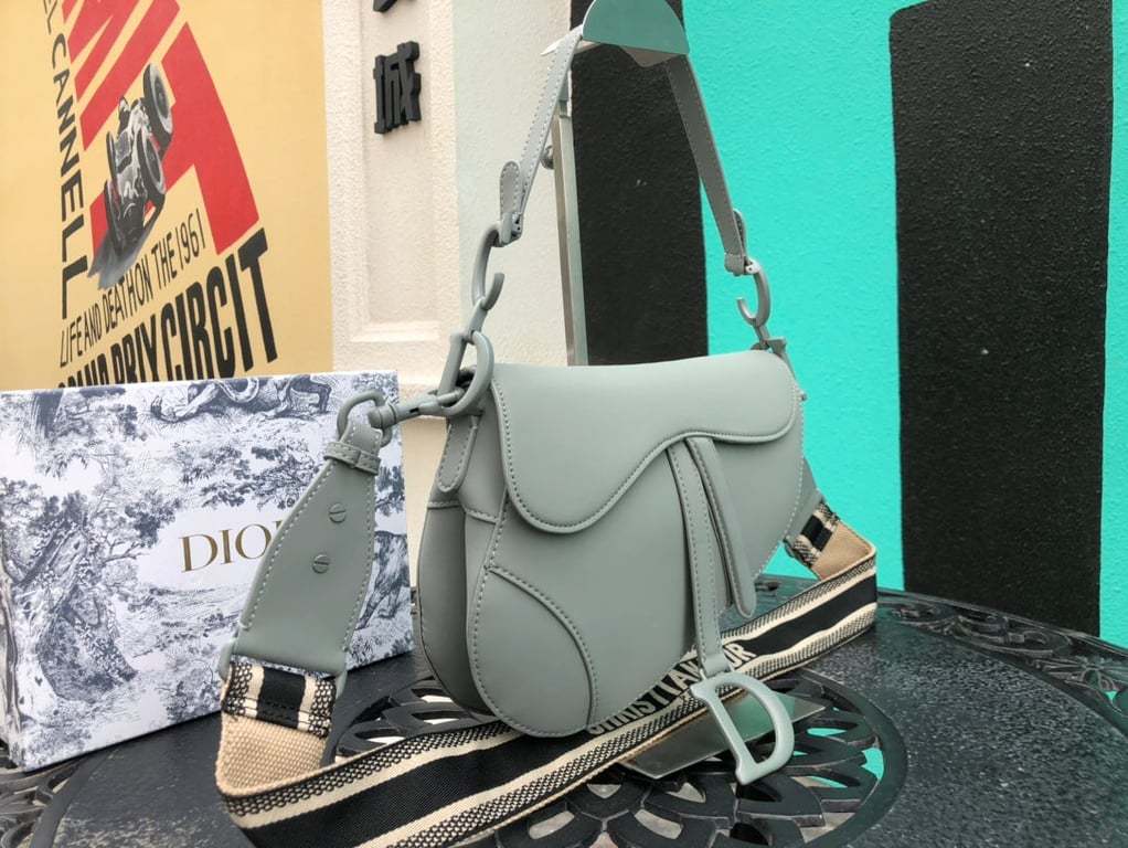 DIR SADDLE ULTRA MATTE CALFSKIN GREY