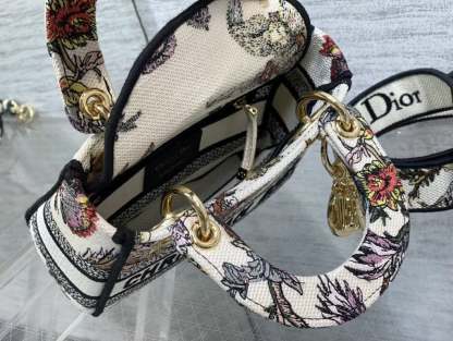 DIR MEDIUM LADY D-LITE BAG WHITE JARDIN BOTANIQUE EMBROIDERY 24CM