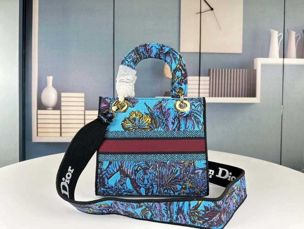 DIR MEDIUM LADY D LITE BAG CELESTIAL BLUE MULTICOLOR TOILE DE JOUY VOYAGE EMBROIDERY 24CM M0565OEUPM259