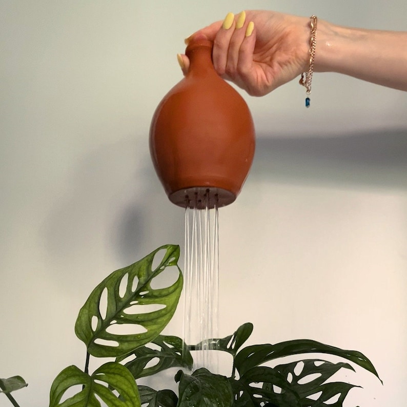 Thumb watering can - terracotta