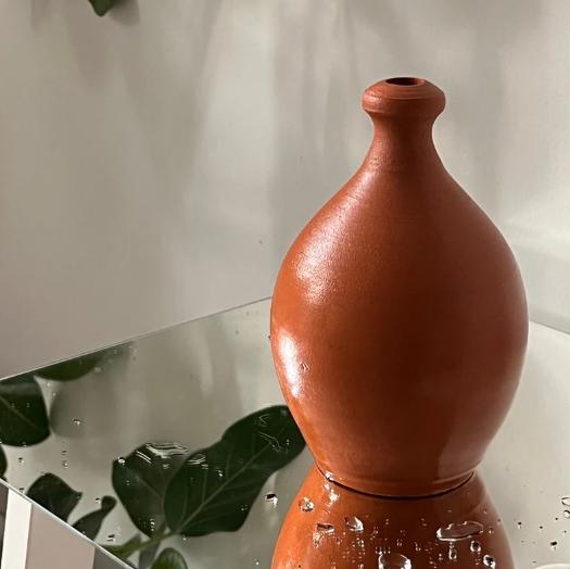 Thumb watering can - terracotta