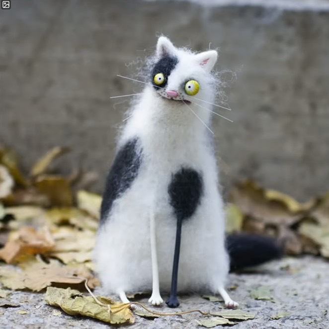 🐭👀Handmade Wool Felt Big-Eyed Panicked Weirdo — Quirky Plush Pal🧶