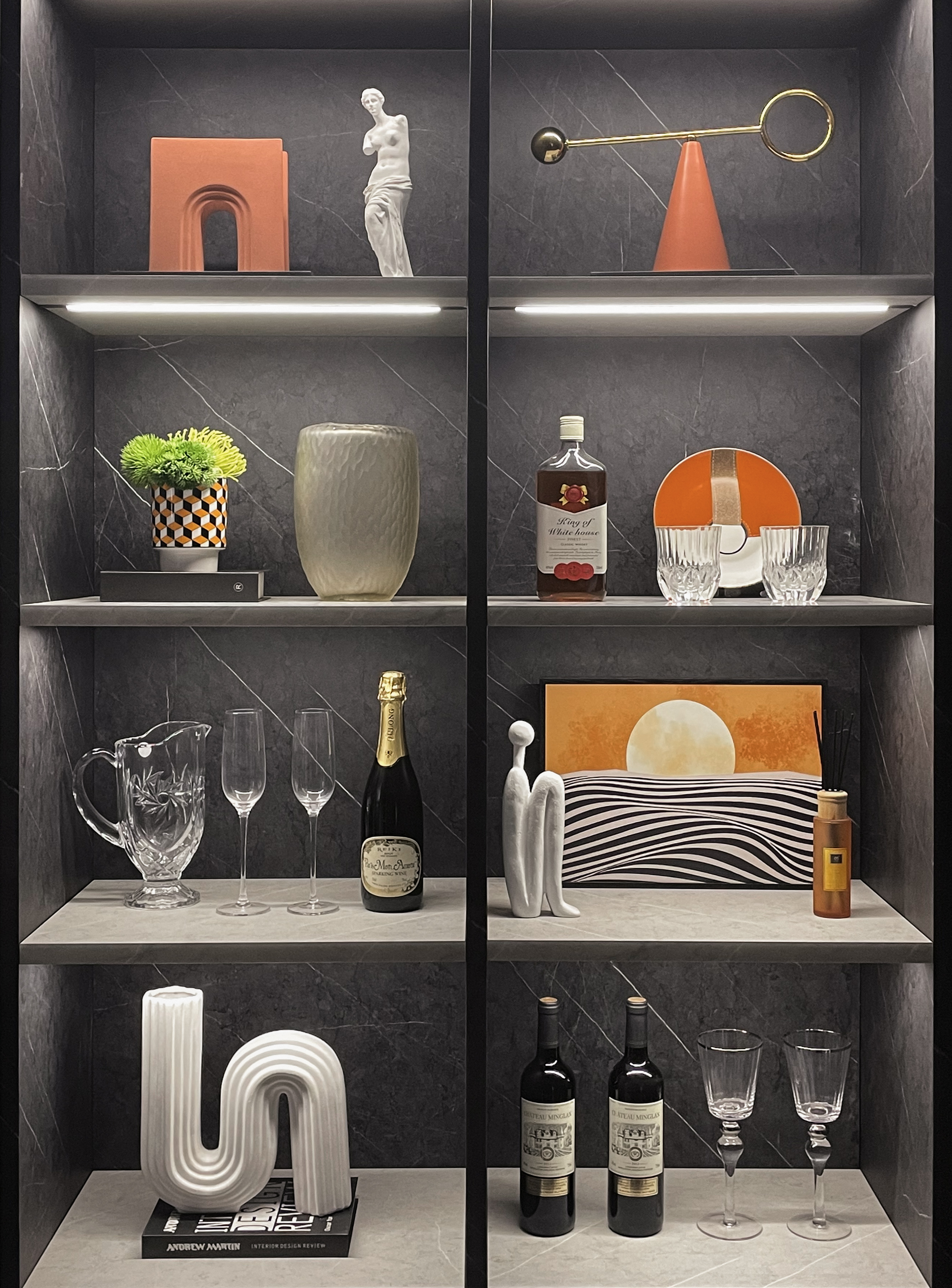 Home Soft Decorations Combination: Artificial Flowers, Wall Paintings, Creative Glass, and Resin Ornaments