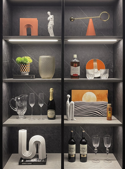 Home Soft Decorations Combination: Artificial Flowers, Wall Paintings, Creative Glass, and Resin Ornaments