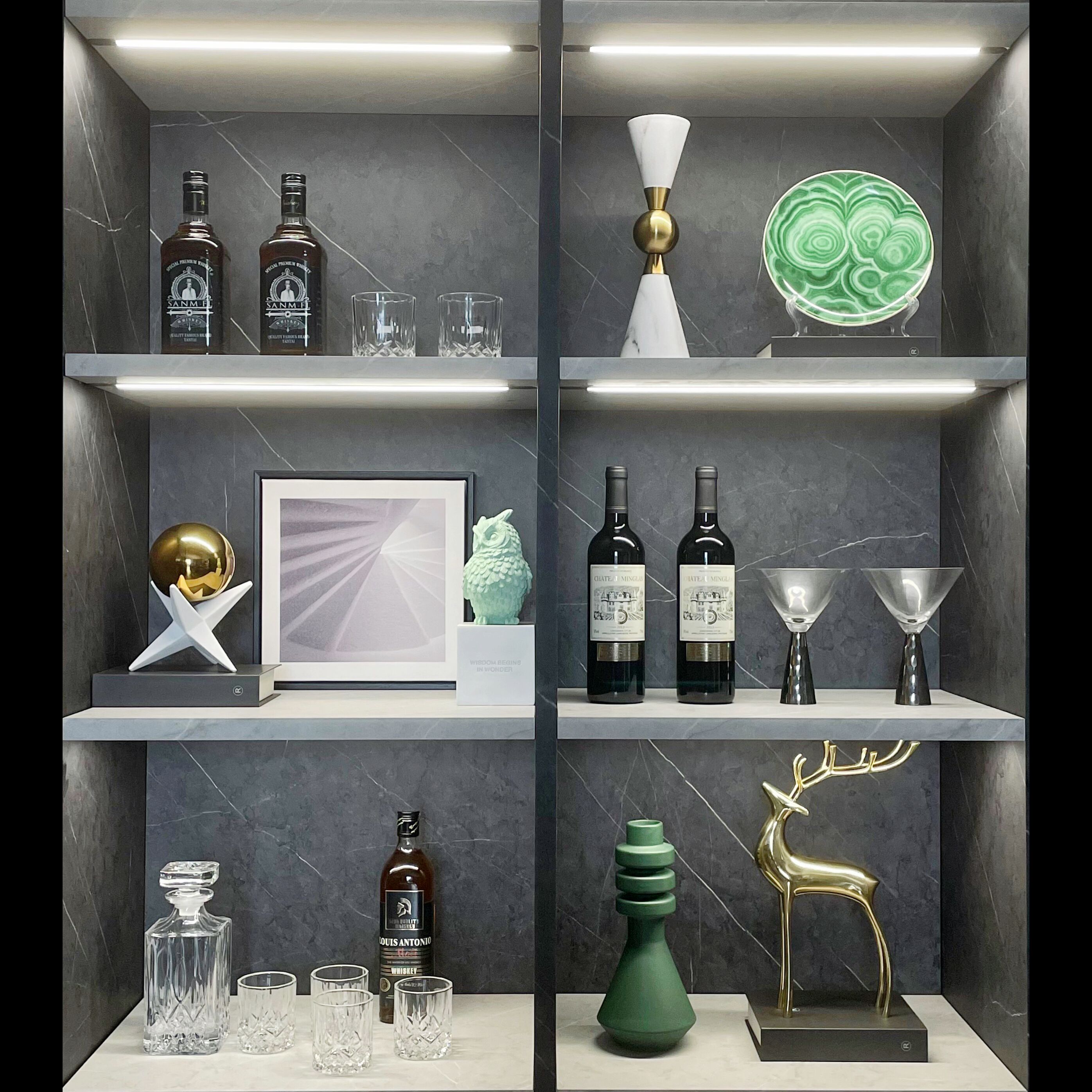 Wine Cabinet Soft Furnishing Ornaments Home Accessories: Wall Paintings, Wine Utensils, and Creative Ceramic Combination