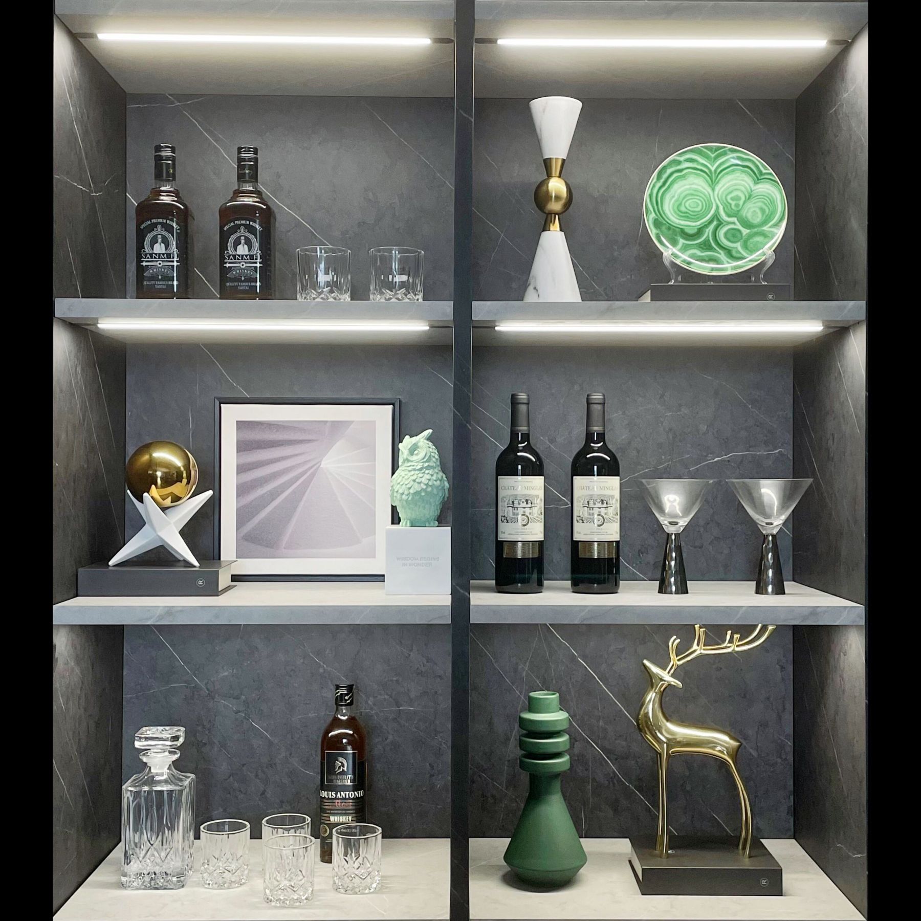 Wine Cabinet Soft Furnishing Ornaments Home Accessories: Wall Paintings, Wine Utensils, and Creative Ceramic Combination
