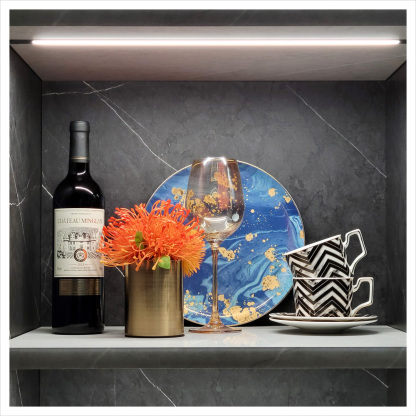 Modern Showroom Simple Home Furnishing Soft Decorations: Wine Cabinet Photo Frames, Artificial Flowers, Ceramic, and Glass Ornaments