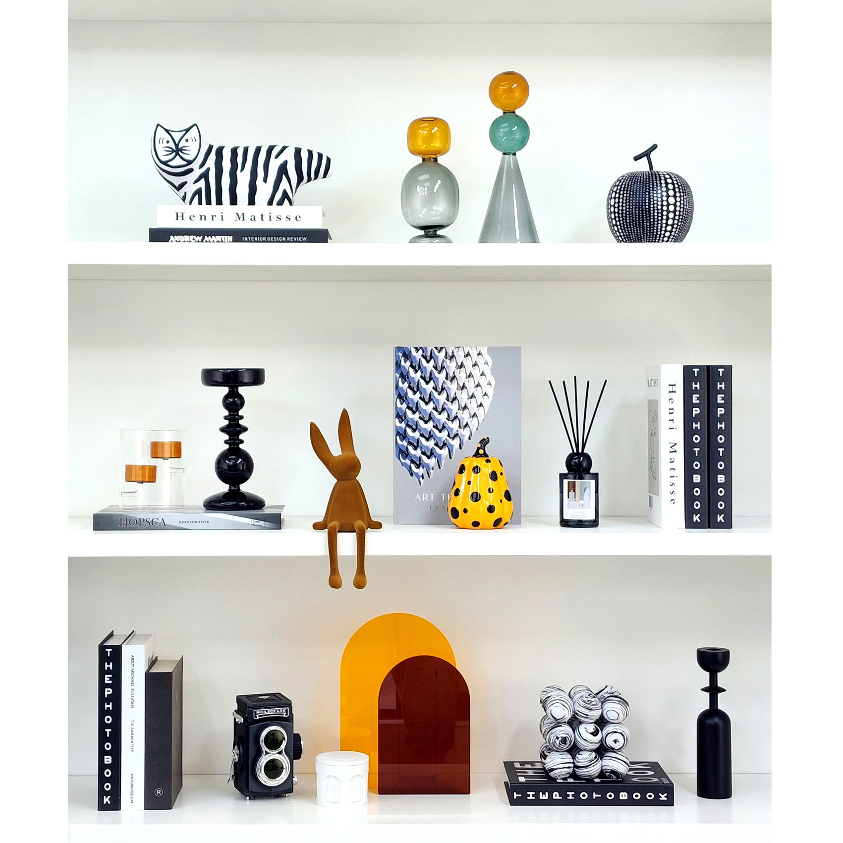 Modern minimalist model room bookshelf TV cabinet soft decor tabletop creative crafts home ornaments