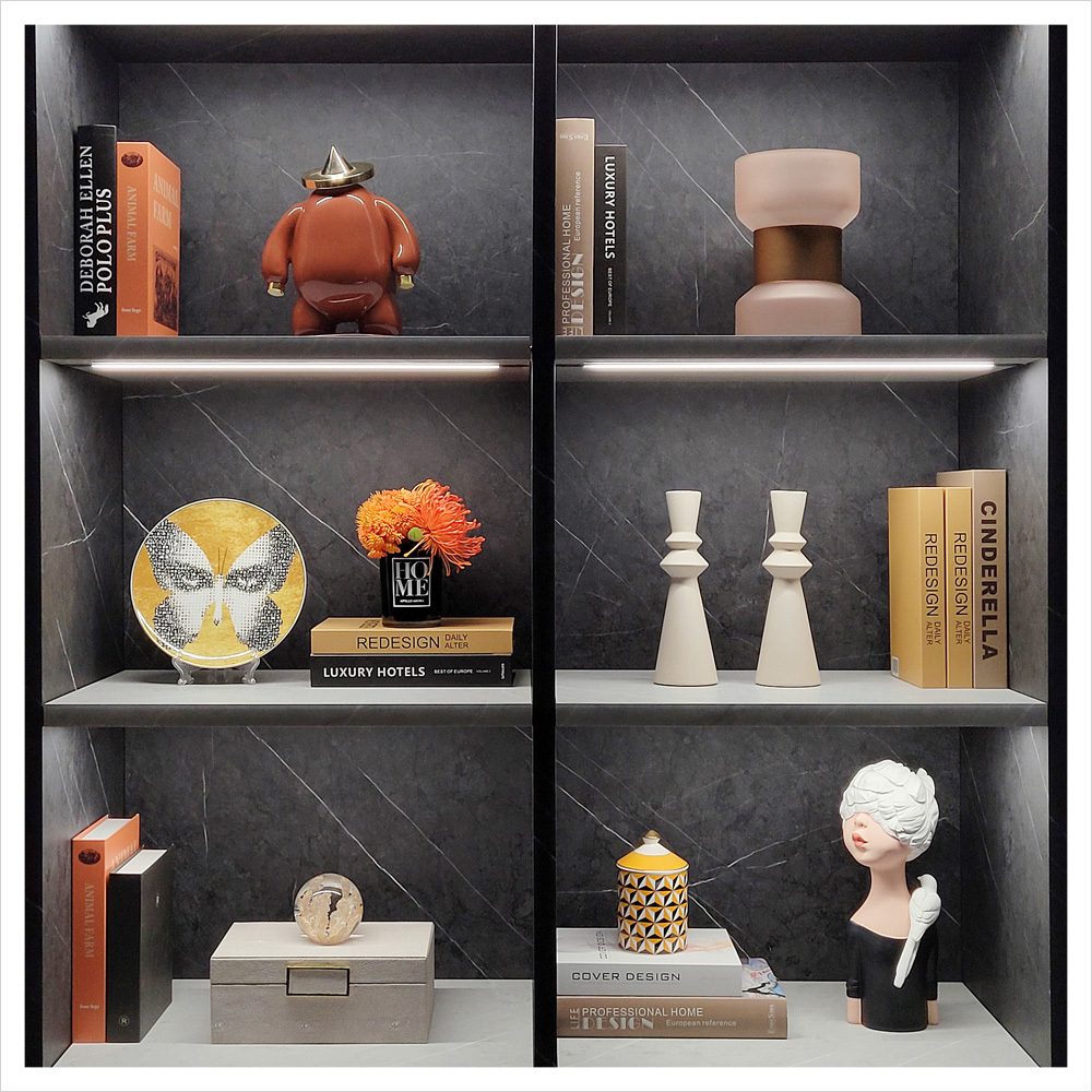 Bookshelf Soft Decorations & Creative Home Crafts: Artificial Flowers and Shallow Plate Combination