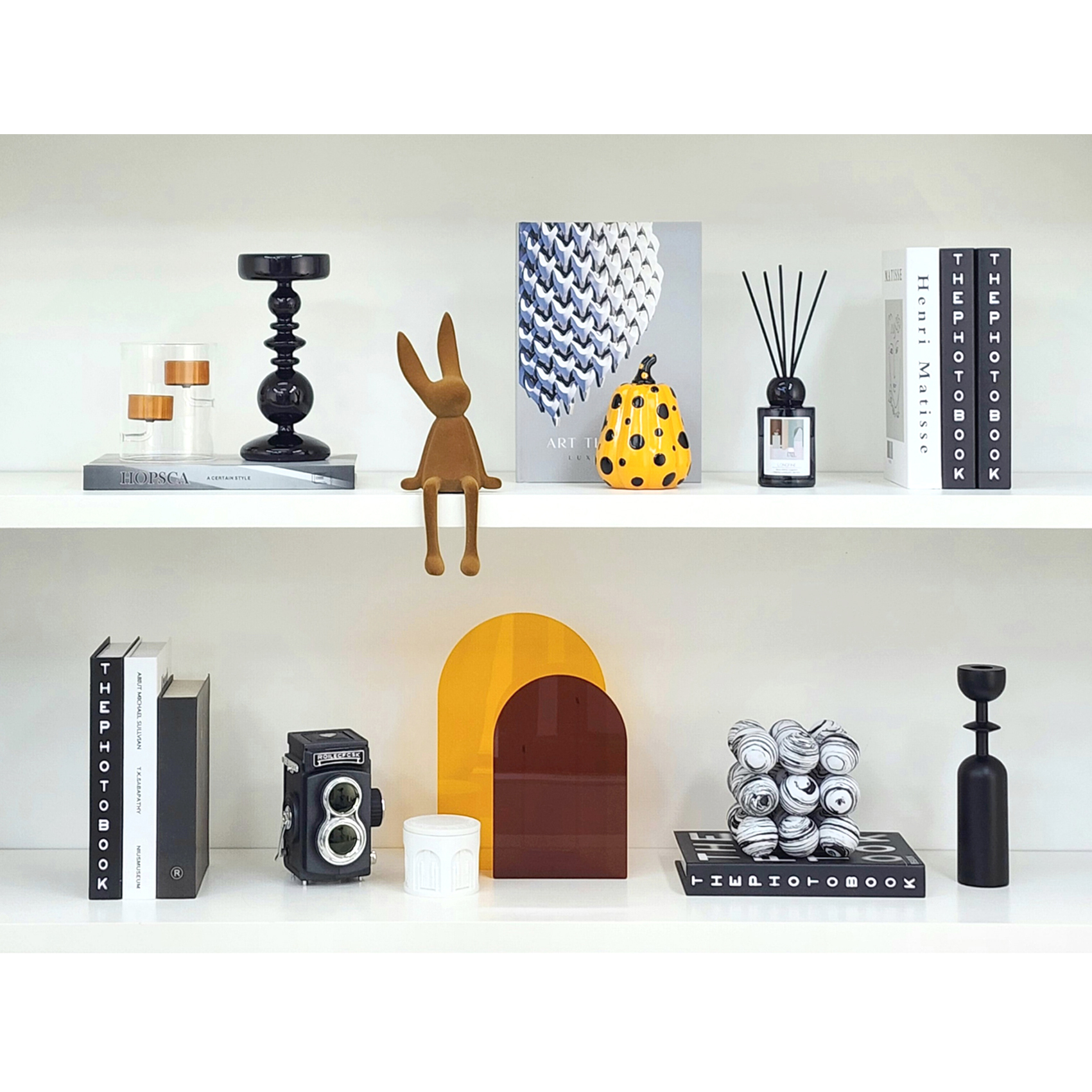 Modern minimalist model room bookshelf TV cabinet soft decor tabletop creative crafts home ornaments