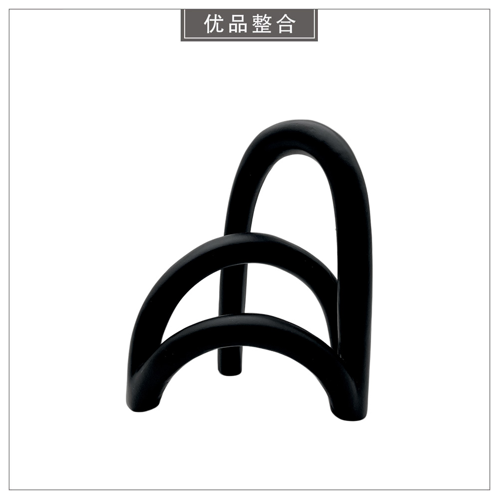 Black Three-Arc Resin Ornament