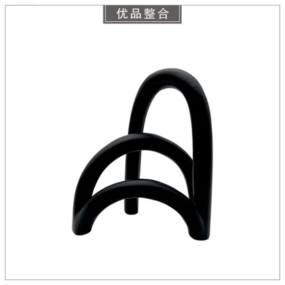 Black Three-Arc Resin Ornament