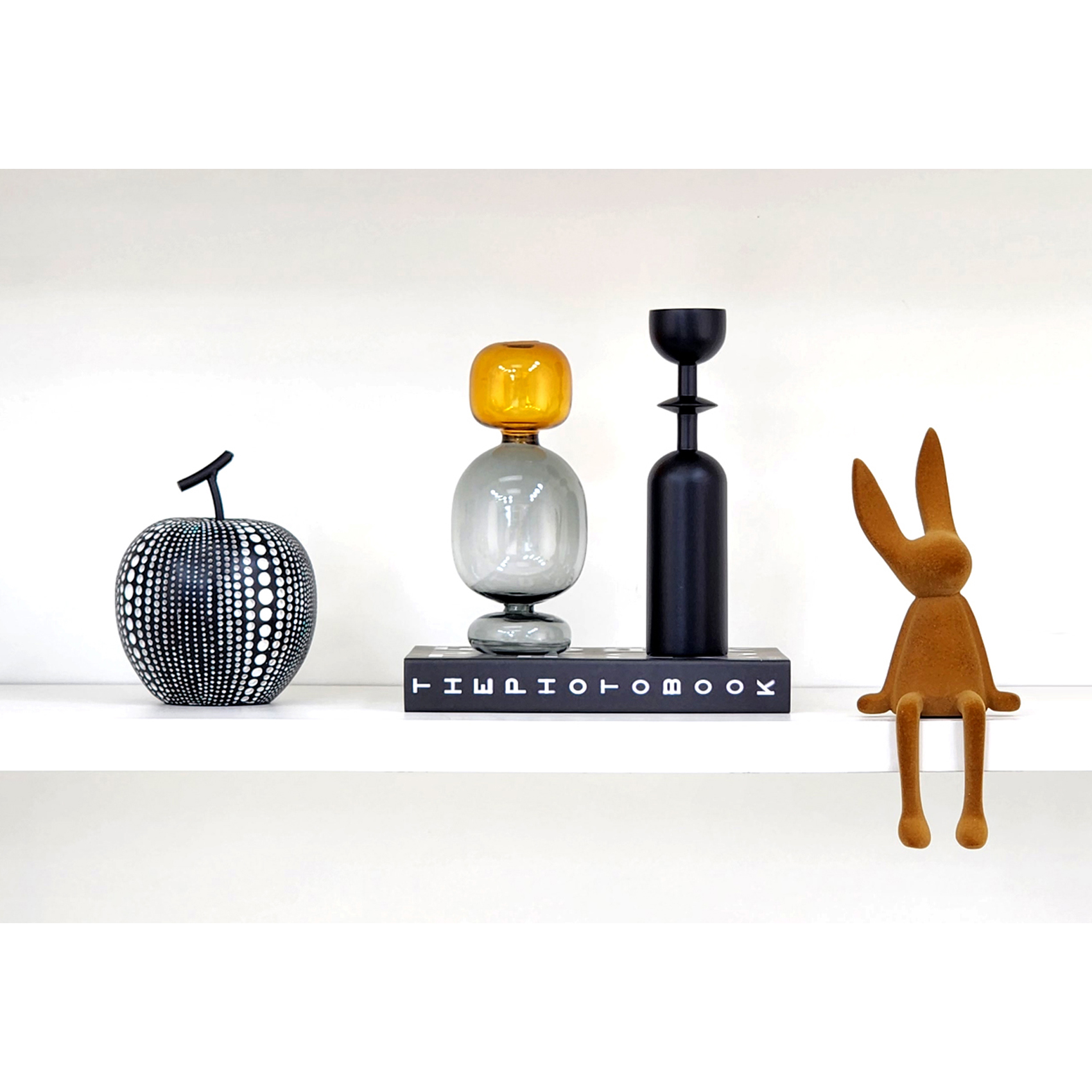 Modern minimalist model room bookshelf TV cabinet soft decor tabletop creative crafts home ornaments