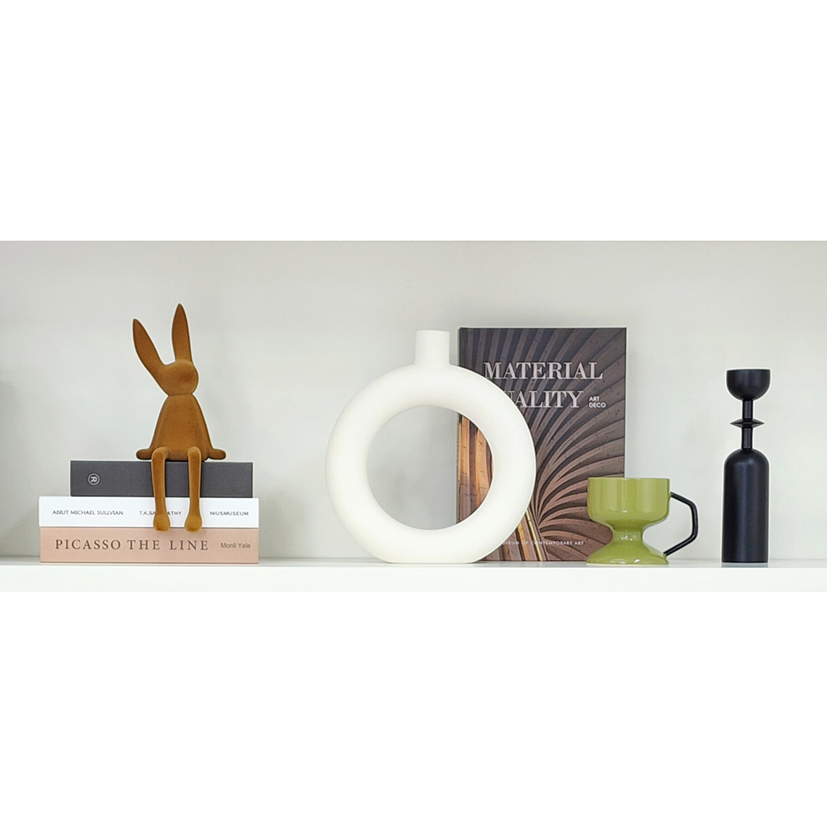 Modern minimalist model room bookshelf TV cabinet soft decor tabletop creative crafts home ornaments