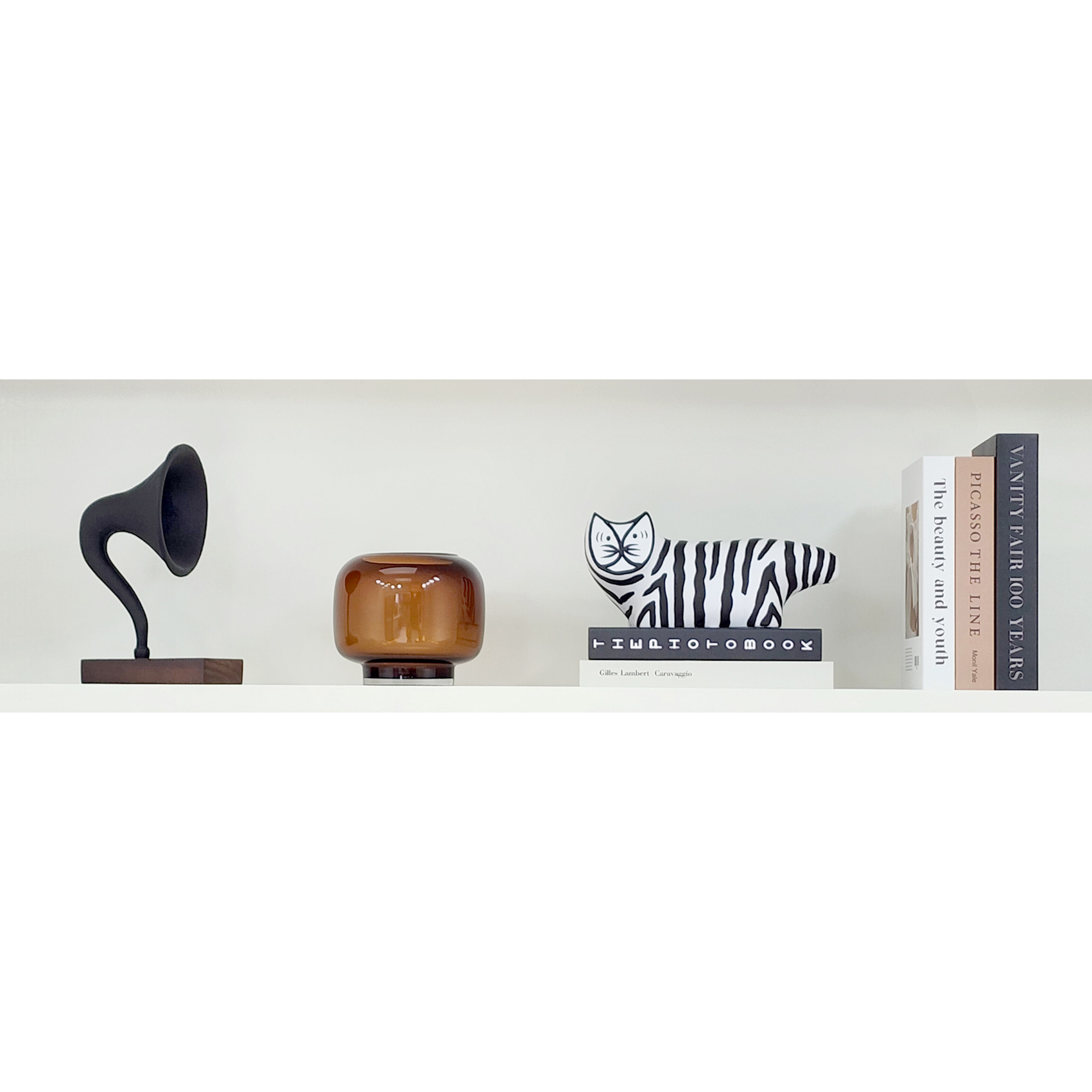 Modern minimalist model room bookshelf TV cabinet soft decor tabletop creative crafts home ornaments