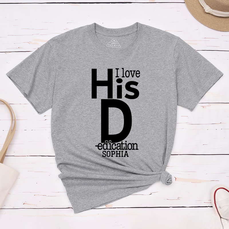 Personalized Couple Minimalist I Love Her Personality Matching T-Shirt with Name Valentine's Day T-Shirt for Husband Wife Boyfriend Girlfriend Gift