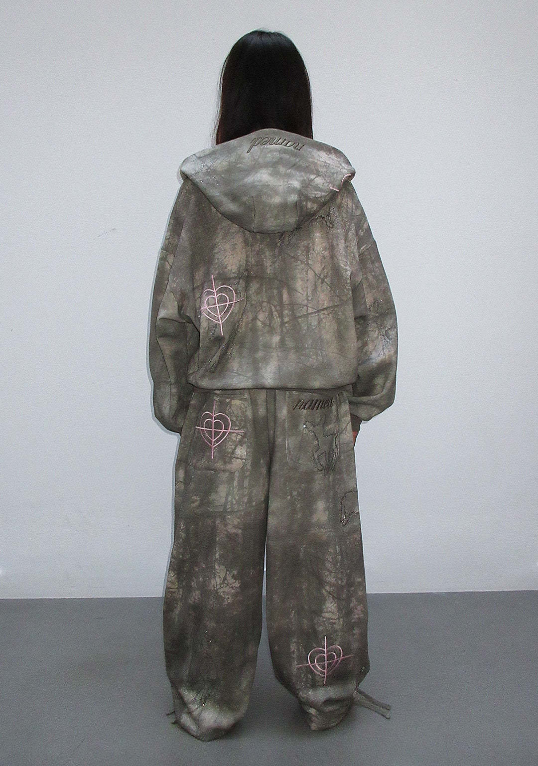 LOVESTRUCK RHINESTONE OVERSIZED SWEATPANTS CAMO