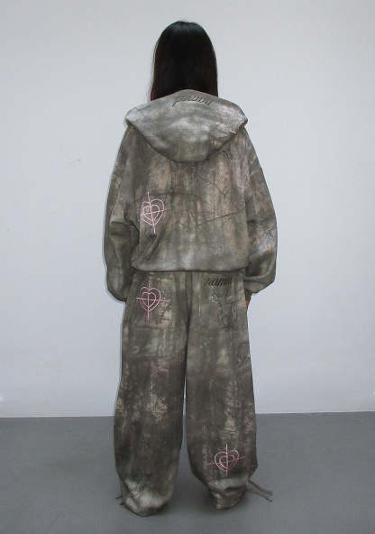 LOVESTRUCK RHINESTONE OVERSIZED SWEATPANTS CAMO