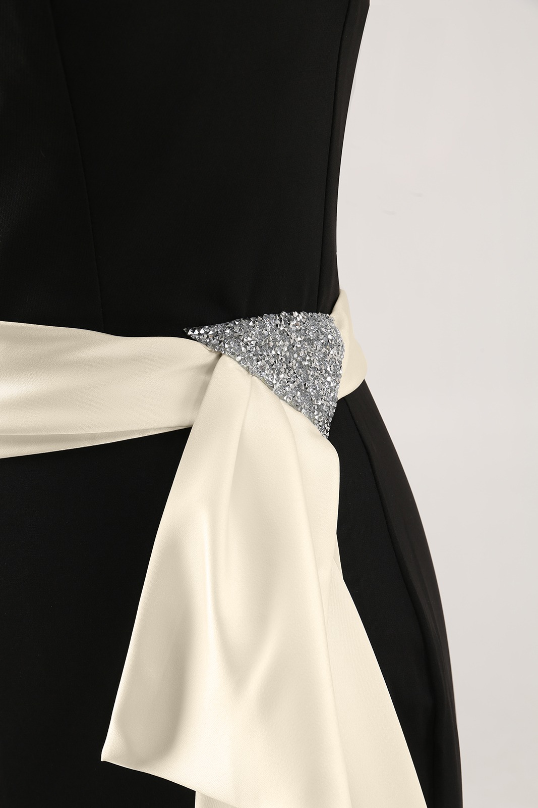 Elegant Evening Dress Black Off-The-Shoulder White Waistband Maxi Dress