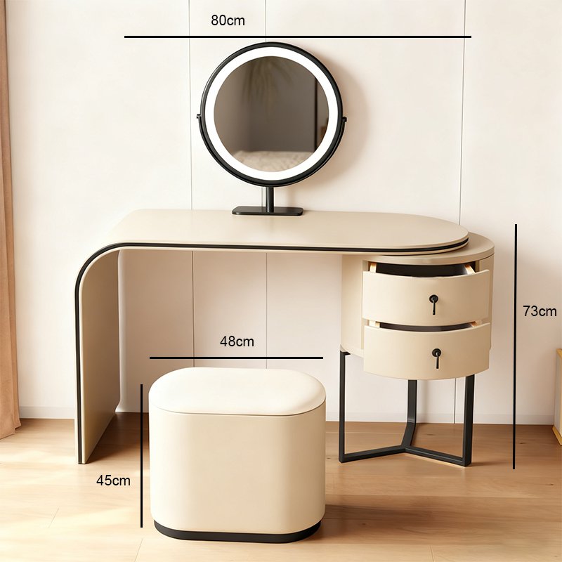 F&eacute;s&uuml;lk&ouml;dőasztal nagy t&uuml;k&ouml;rrel