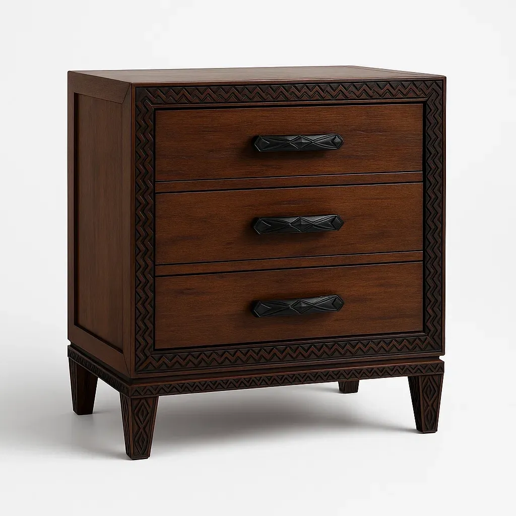 Comodini in legno con tre cassetti e maniglie di metallo nero