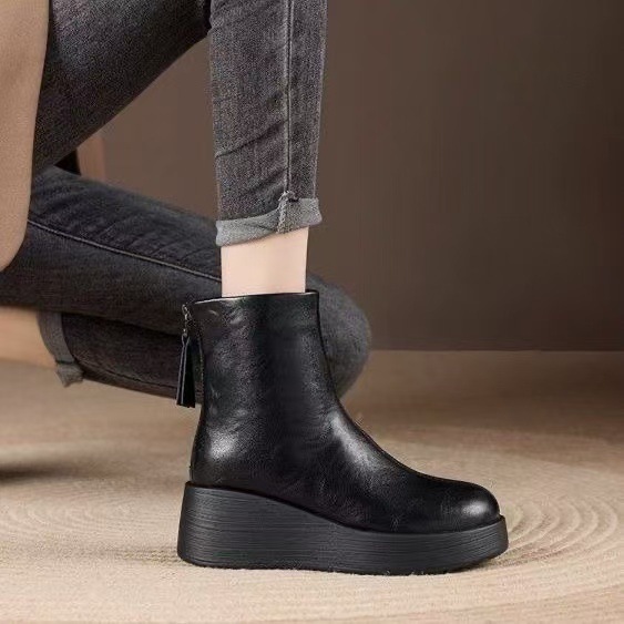 [Obcas podwyższony o 7 cm] Wygodne, skórzane botki na grubej podeszwie
