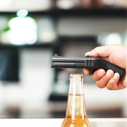 Magnetický vystřelovací otvírák na pivo