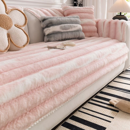 Miękka, kremowa nakładka antypoślizgowa na sofę