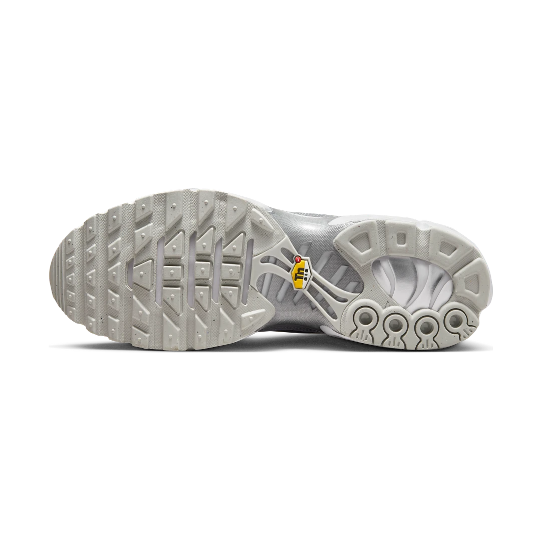 niqdfke Air Max Plus Metallic Silver