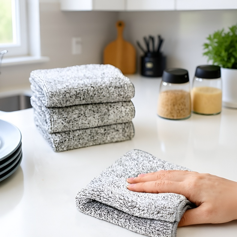 Multipurpose cleaning cloth with high absorption