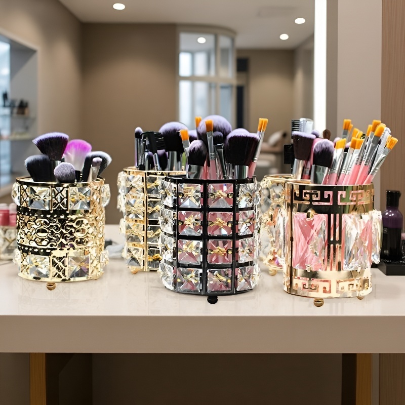 Stylish round acrylic pen organizer