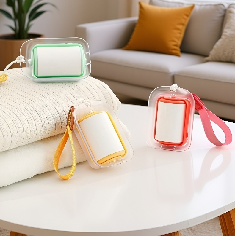 Mini rolă pentru curățare haine în călătorii