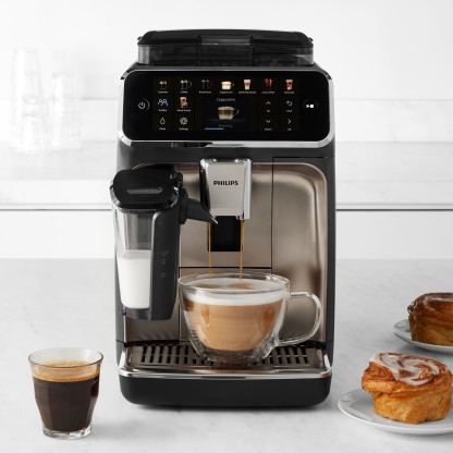 Philips 5500 Fully Automatic Espresso Machine with LatteGo & Iced Coffe