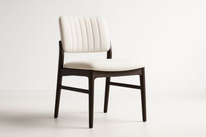 Sedia imbottita in legno con cuscino in tessuto bianco-Jardinmarie