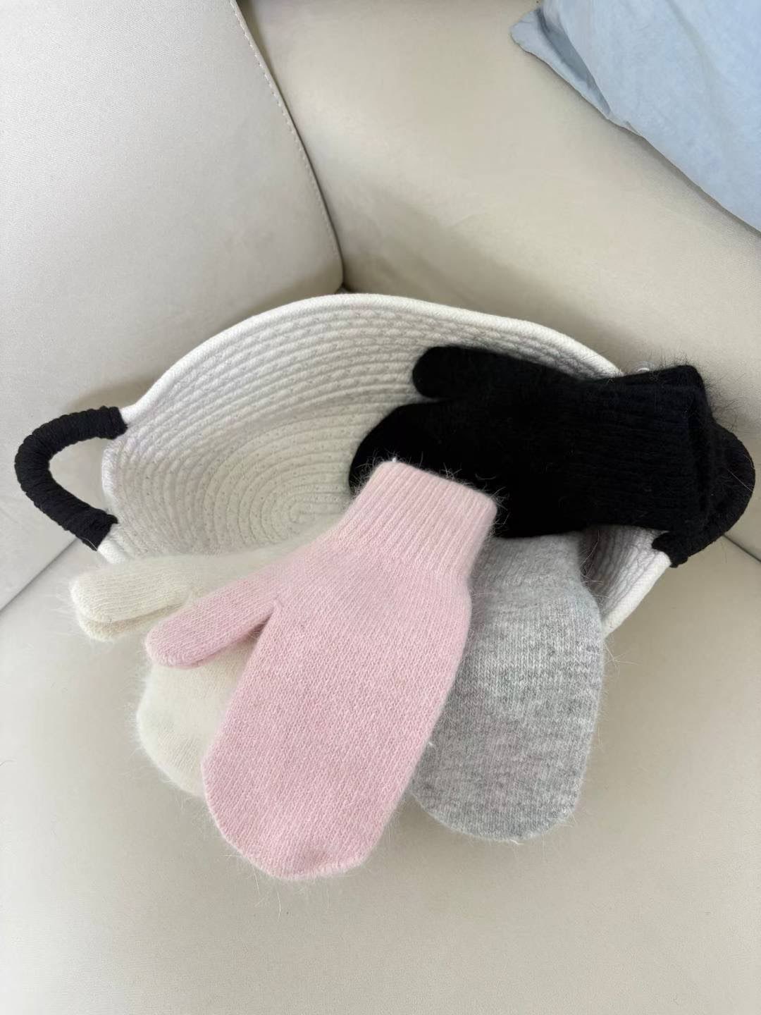 [WEBSITE EXCLUSIVE] A406 Cozy Paw Knit Gloves