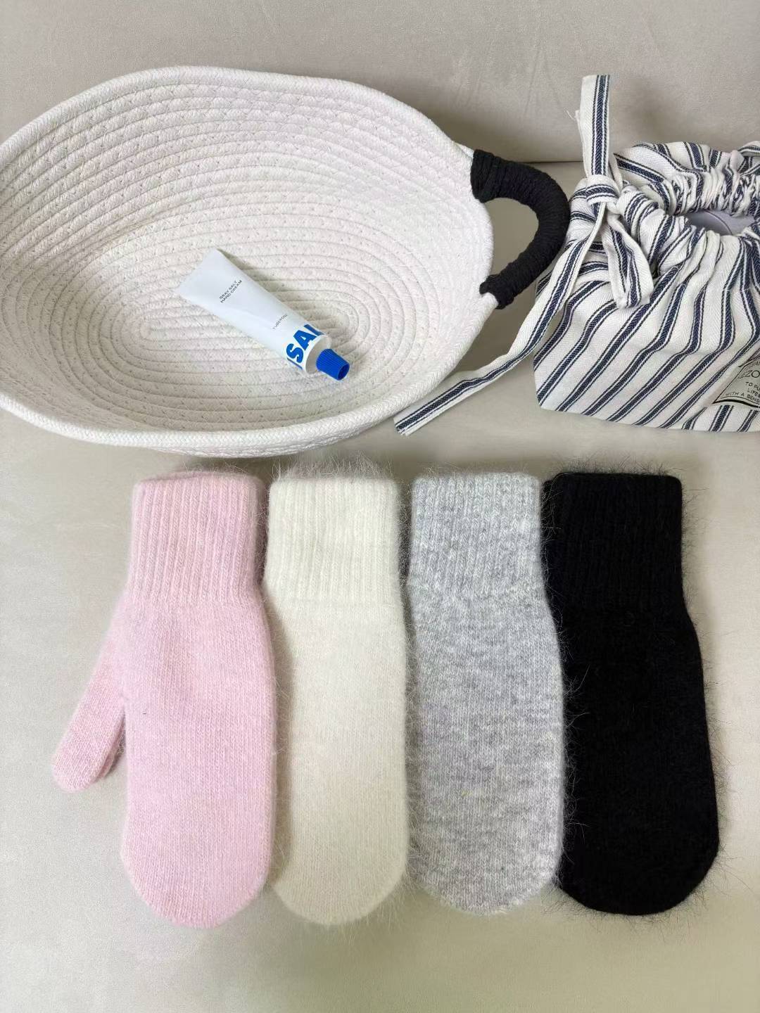 [WEBSITE EXCLUSIVE] A406 Cozy Paw Knit Gloves