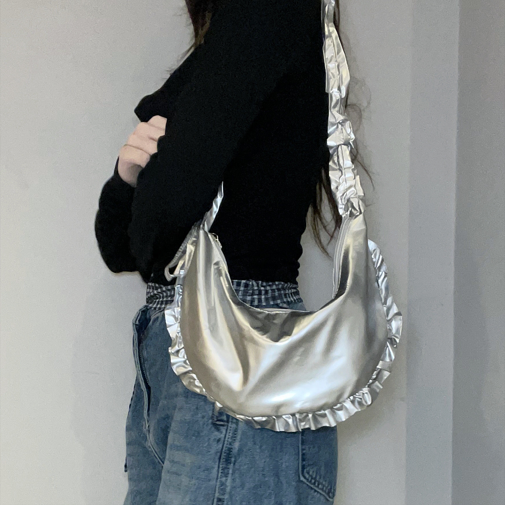 B101 Petite Poise Bag