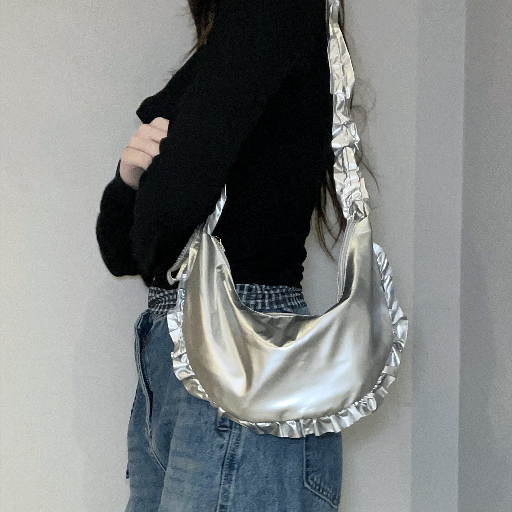 B101 Petite Poise Bag