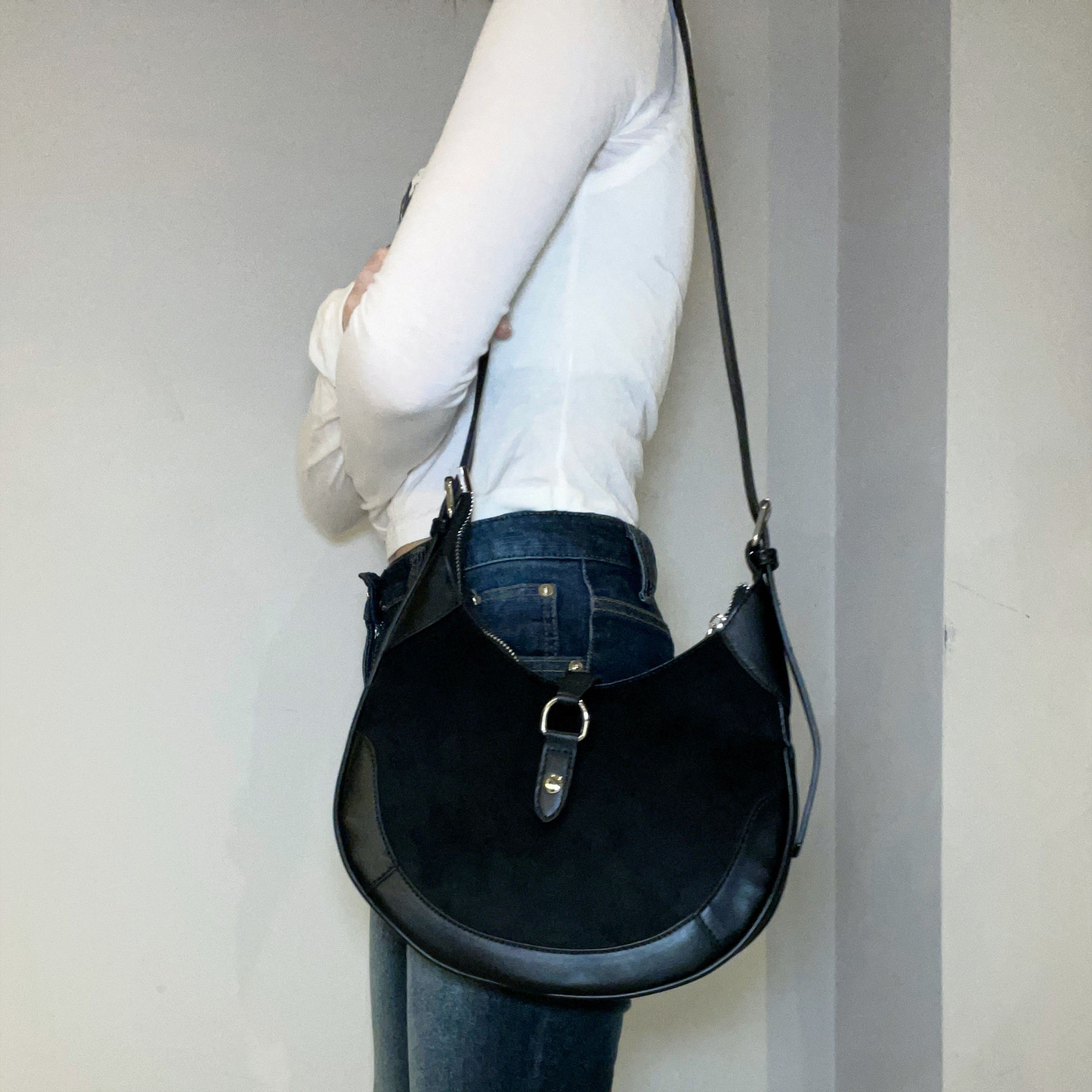 B201 Midnight Curve Bag