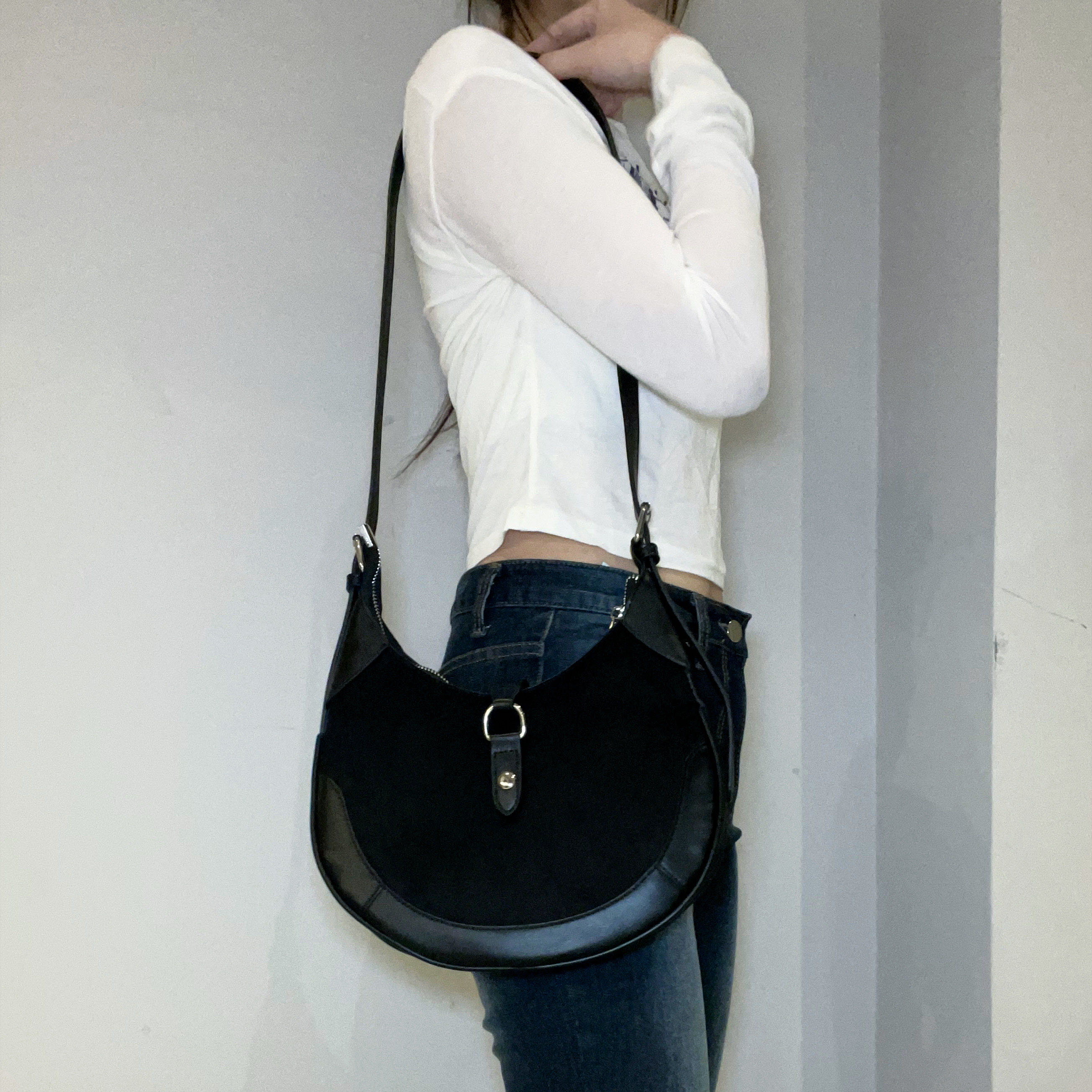 B201 Midnight Curve Bag