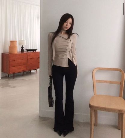 [Preorder 1st Drop Price] C1112 Sideway Muse Top