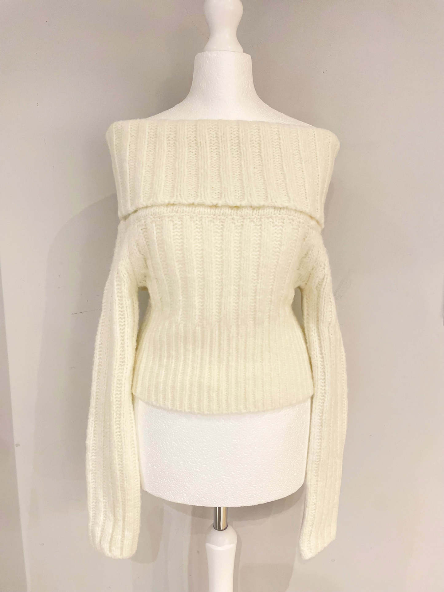 C2001 Elegant Knit Off Shoulder Top