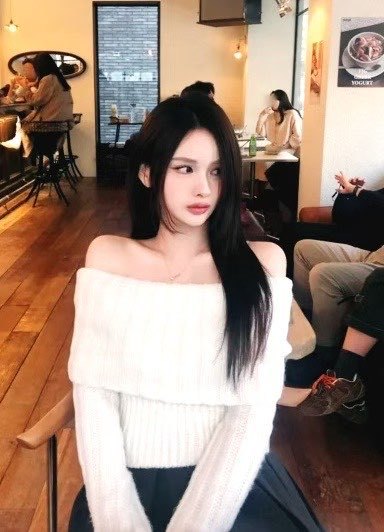 C2001 Elegant Knit Off Shoulder Top
