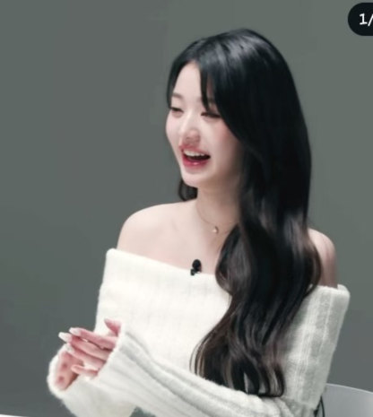 C2001 Elegant Knit Off Shoulder Top