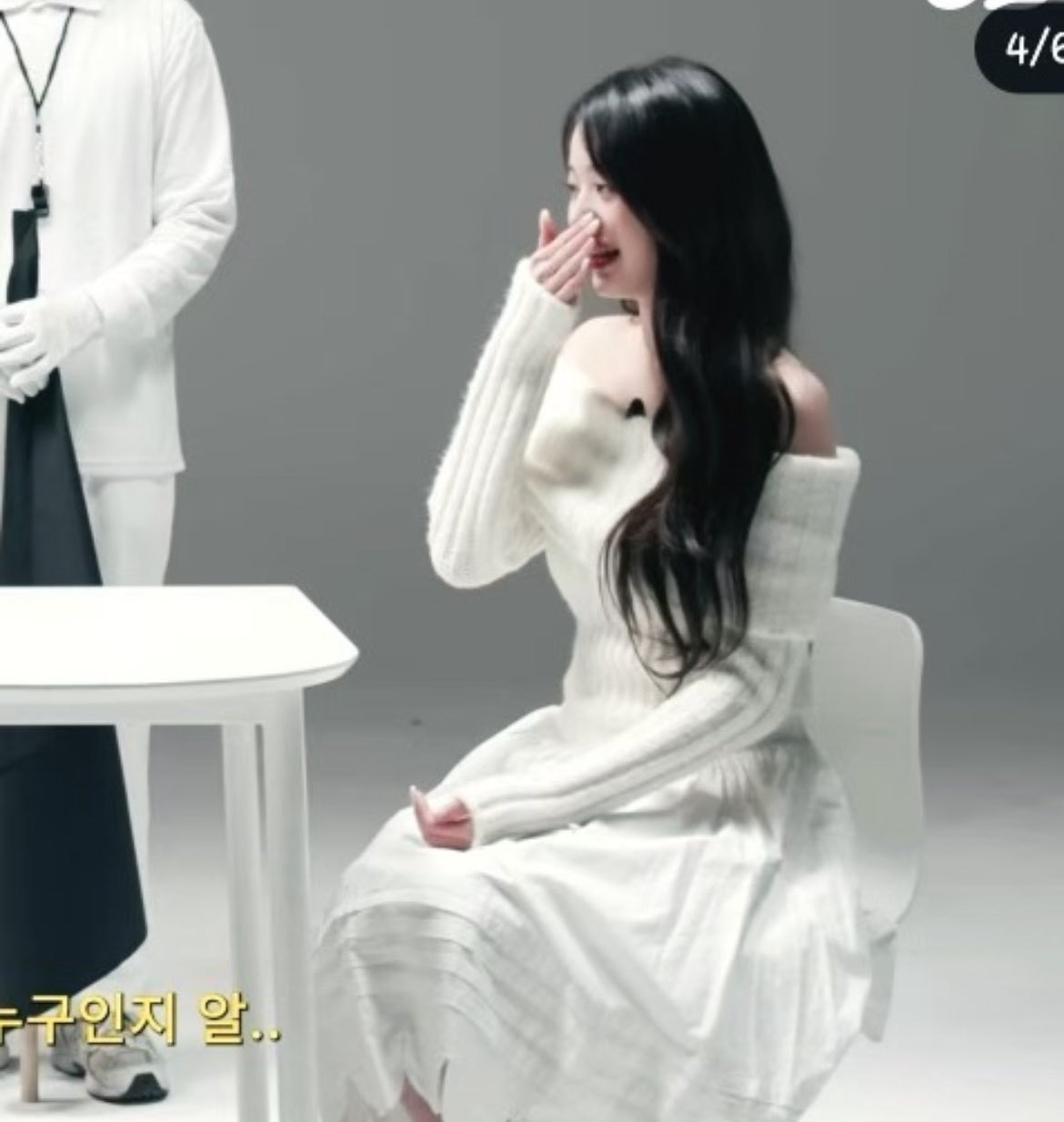 C2001 Elegant Knit Off Shoulder Top