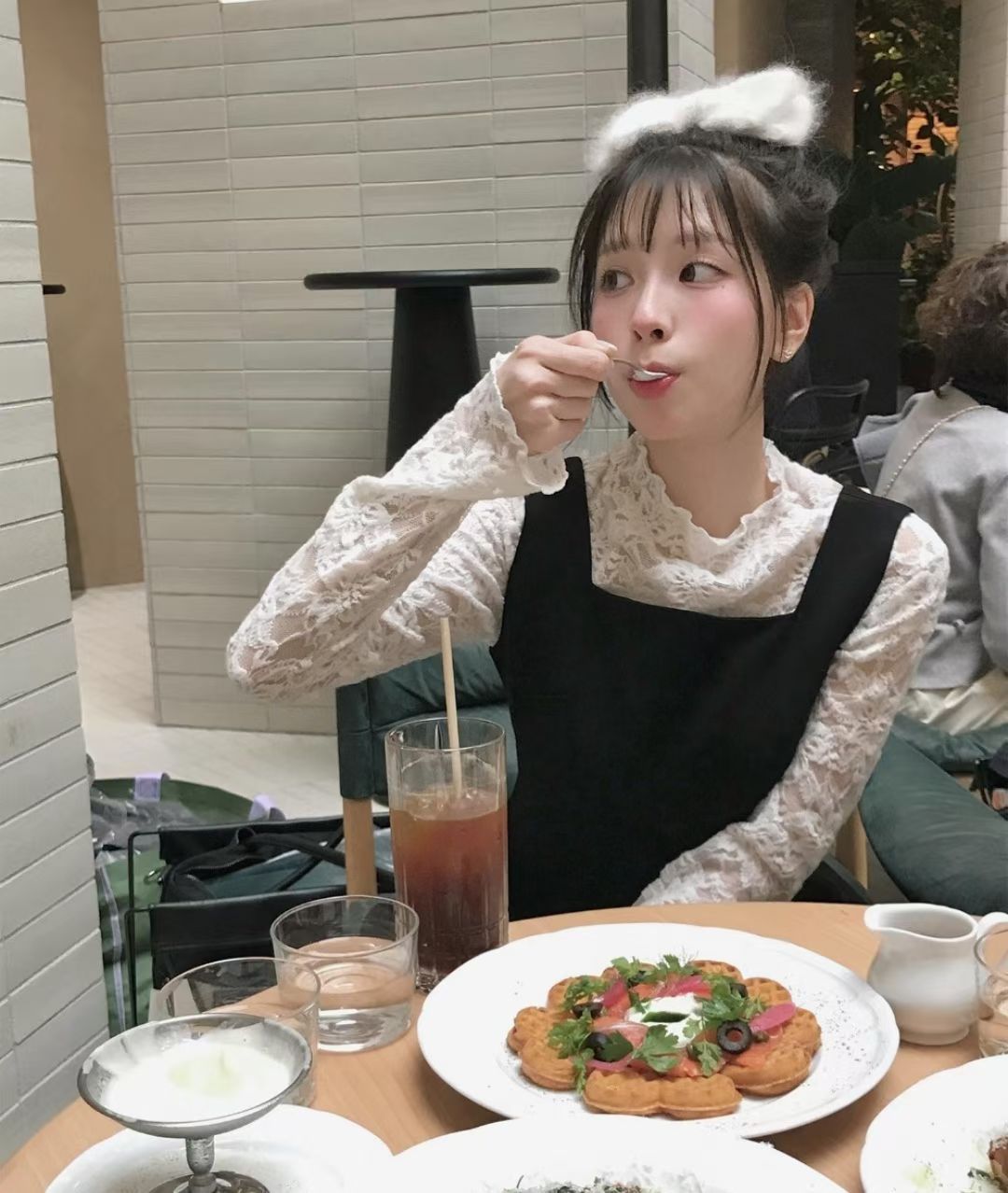 [Preorder 1st Drop Price] C2104 Floral Sheered Top