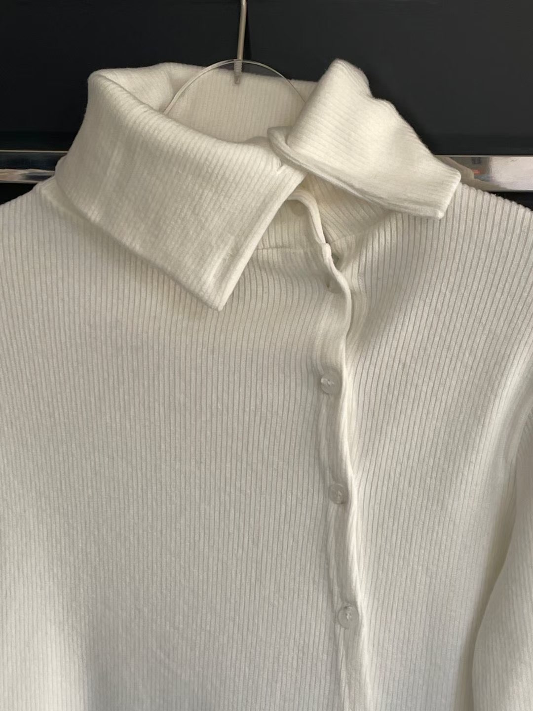 [Preorder 1st Drop Price] C2601 Versafold Button Top