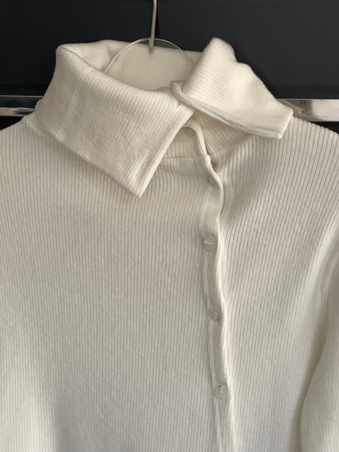 [Preorder 1st Drop Price] C2601 Versafold Button Top